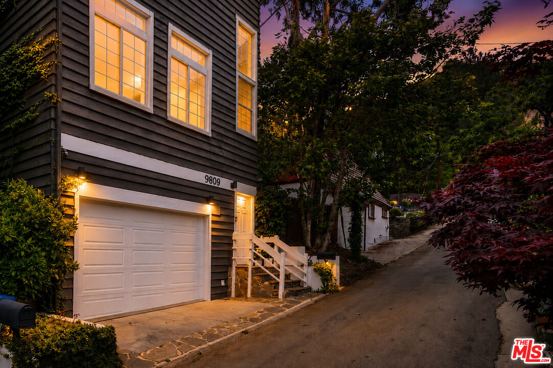 Property photo for 9809 Easton Dr, Beverly Hills, CA