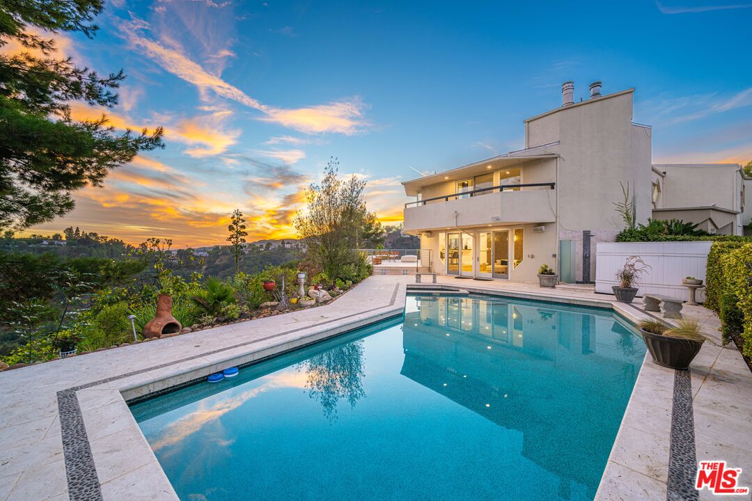 Property photo for 1121 Roberto Ln, Los Angeles, CA