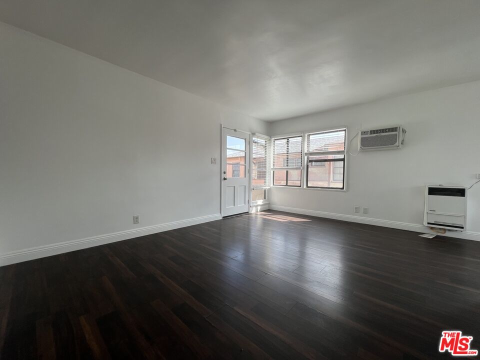 Property photo for 2010 W 35th St, Los Angeles, CA