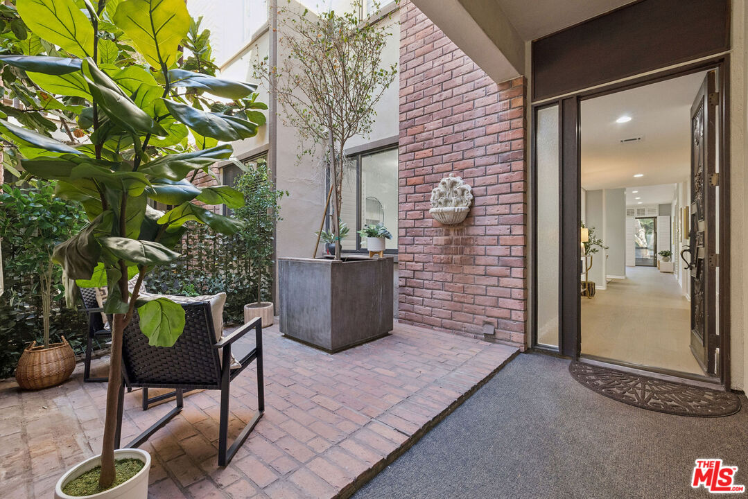 Property photo for 141 S Linden Dr, #104, Beverly Hills, CA