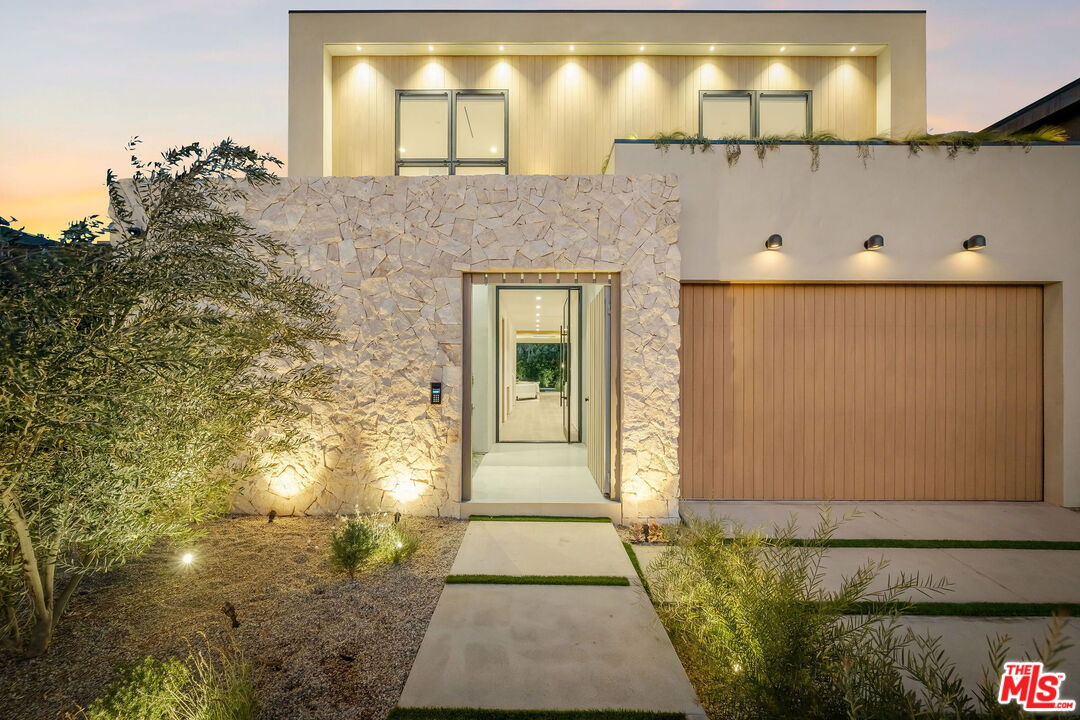 Property photo for 812 N Genesee Ave, Los Angeles, CA