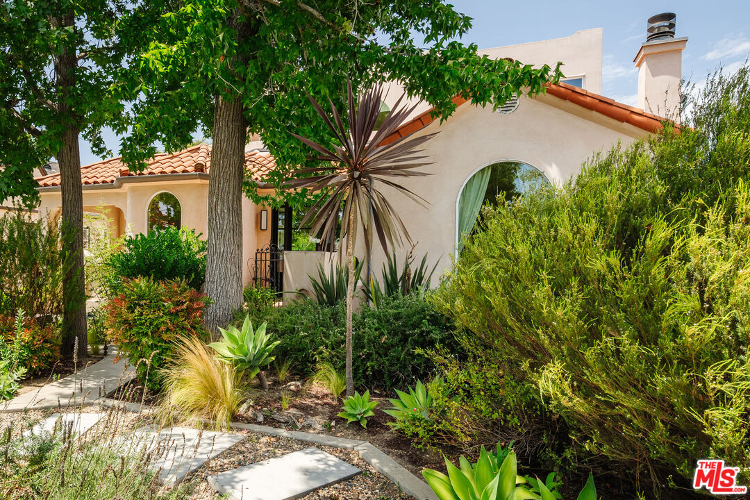 Property photo for 1633 Hi Point St, Los Angeles, CA