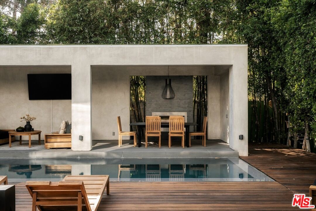 Property photo for 103 N Laurel Ave, Los Angeles, CA
