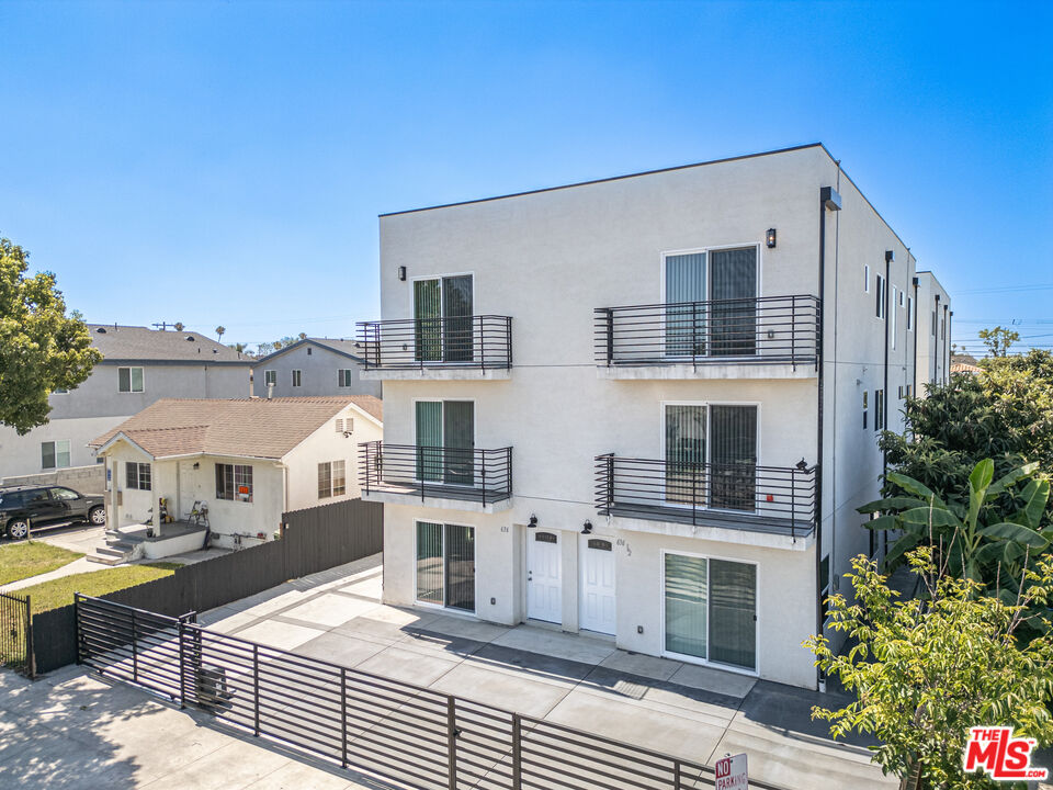 Property photo for 636 W 76th St, Los Angeles, CA