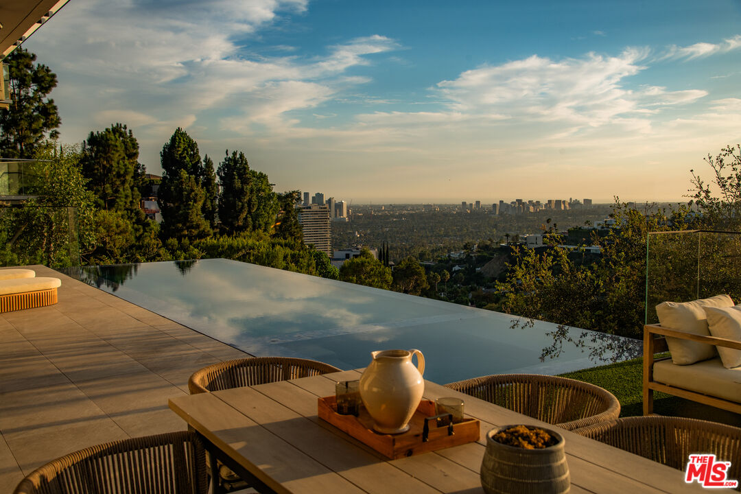 Property photo for 1511 Skylark Ln, Los Angeles, CA