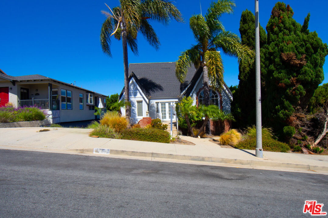 Property photo for 1334 W 17th St, Los Angeles, CA