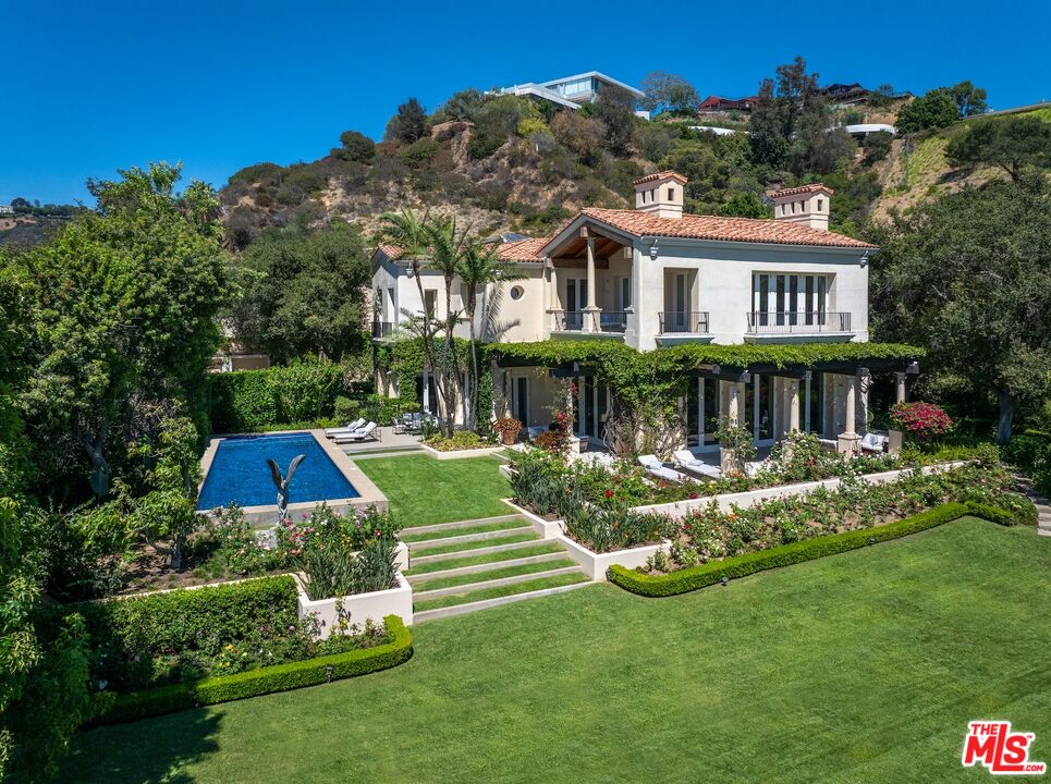 Property photo for 1672 Waynecrest Dr, Beverly Hills, CA