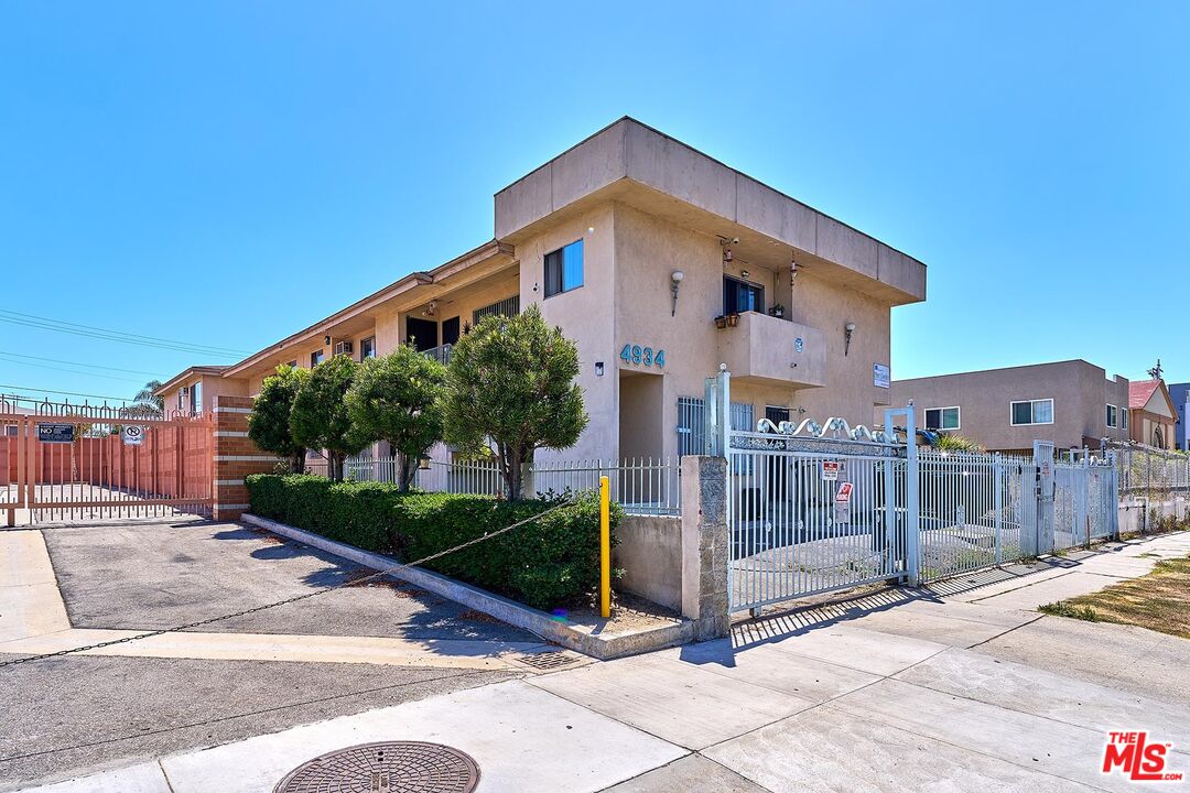 Property photo for 4934 Maplewood Ave, Los Angeles, CA