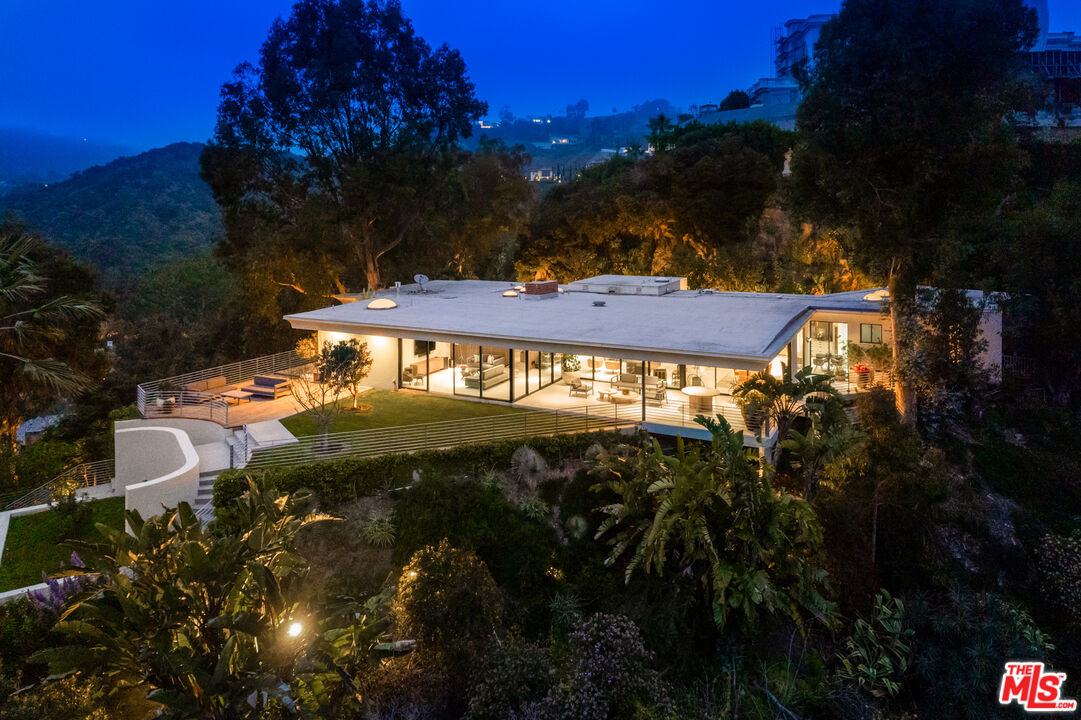 Property photo for 10556 Fontenelle Way, Los Angeles, CA