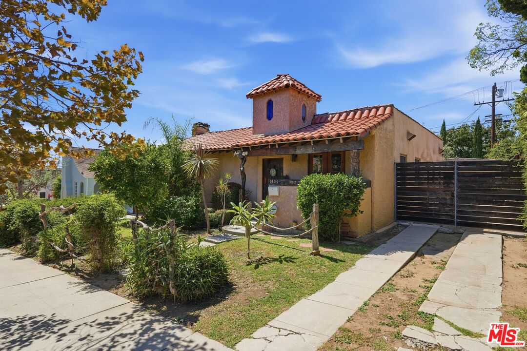 Property photo for 1309 Carmona Ave, Los Angeles, CA