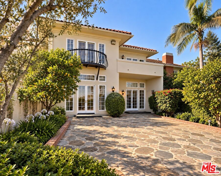 Property photo for 2282 Canyonback Rd, Los Angeles, CA