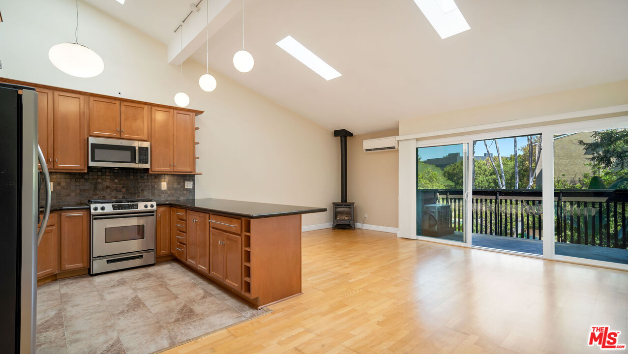 Property photo for 5901 Canterbury Dr, #21, Culver City, CA