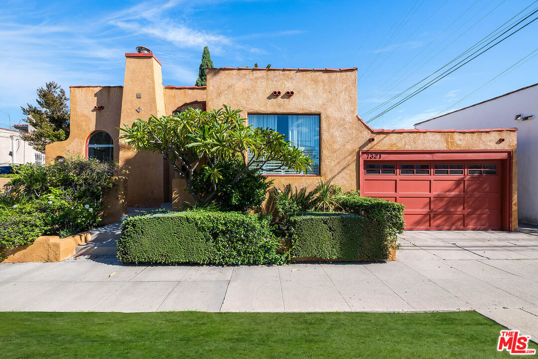 Property photo for 7321 Oakwood Ave, Los Angeles, CA