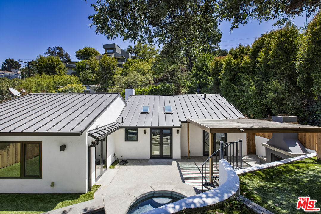 Property photo for 2425 Rinconia Dr, Los Angeles, CA