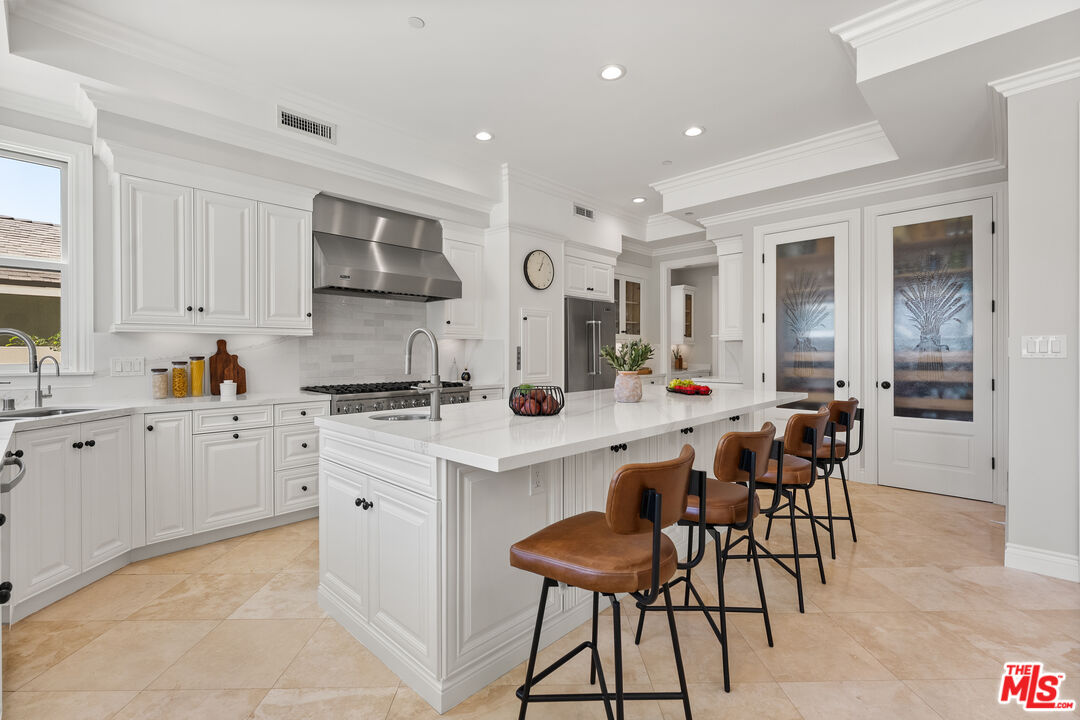 Property photo for 6468 Wynkoop St, Los Angeles, CA