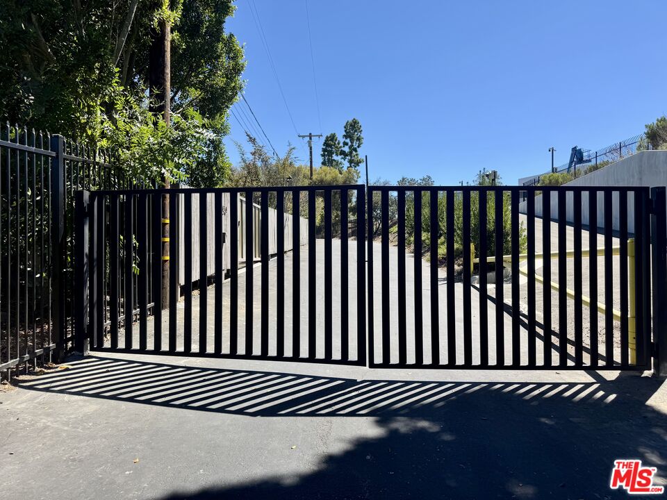 Property photo for 15434 Mulholland Dr, Los Angeles, CA