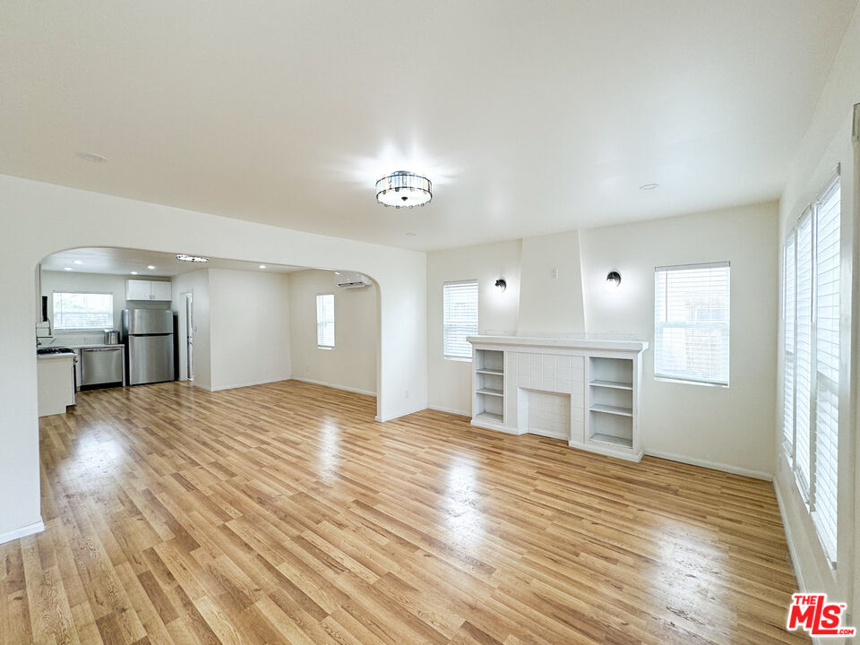 Property photo for 2516 Lucerne Ave, Los Angeles, CA