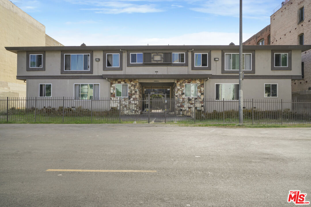 Property photo for 228 S Mariposa Ave, Los Angeles, CA