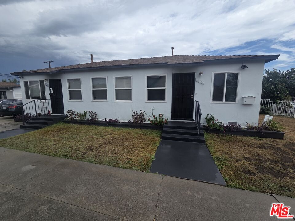 Property photo for 1515 1/2 W 85th St, Los Angeles, CA
