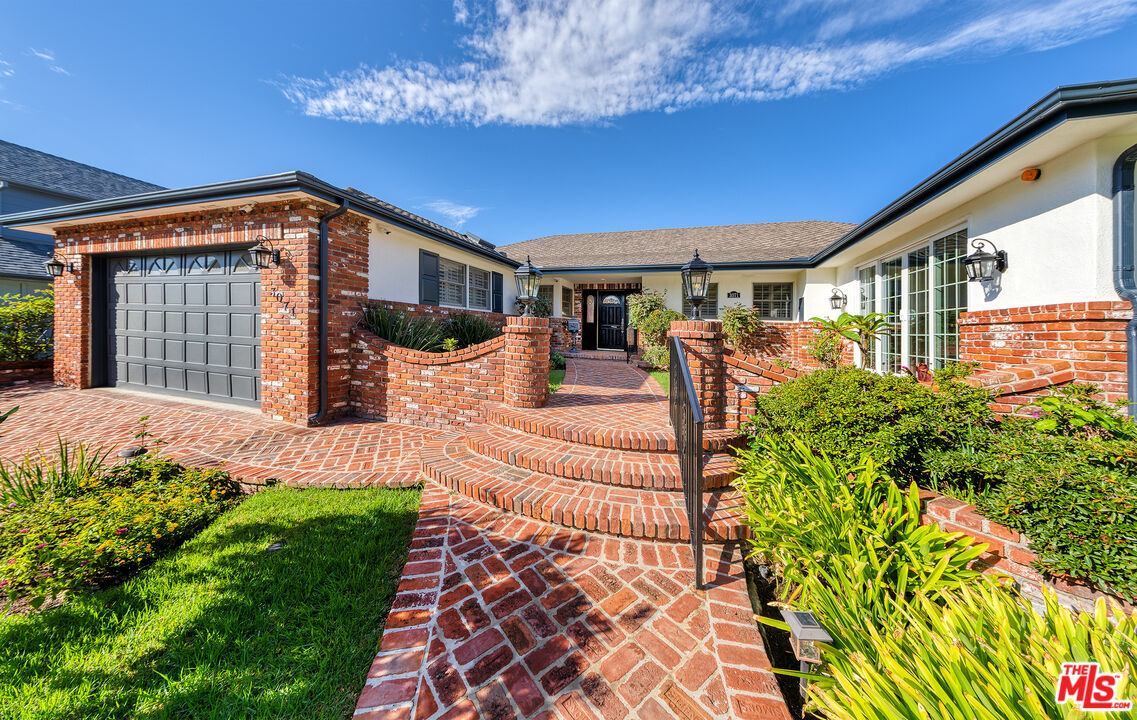 Property photo for 3071 Mcconnell Dr, Los Angeles, CA