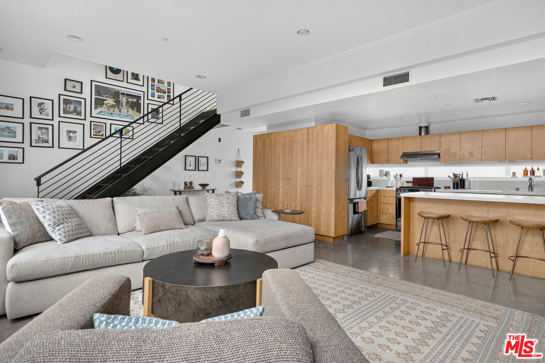 Property photo for 660 Rose AVE, #4, Venice, CA