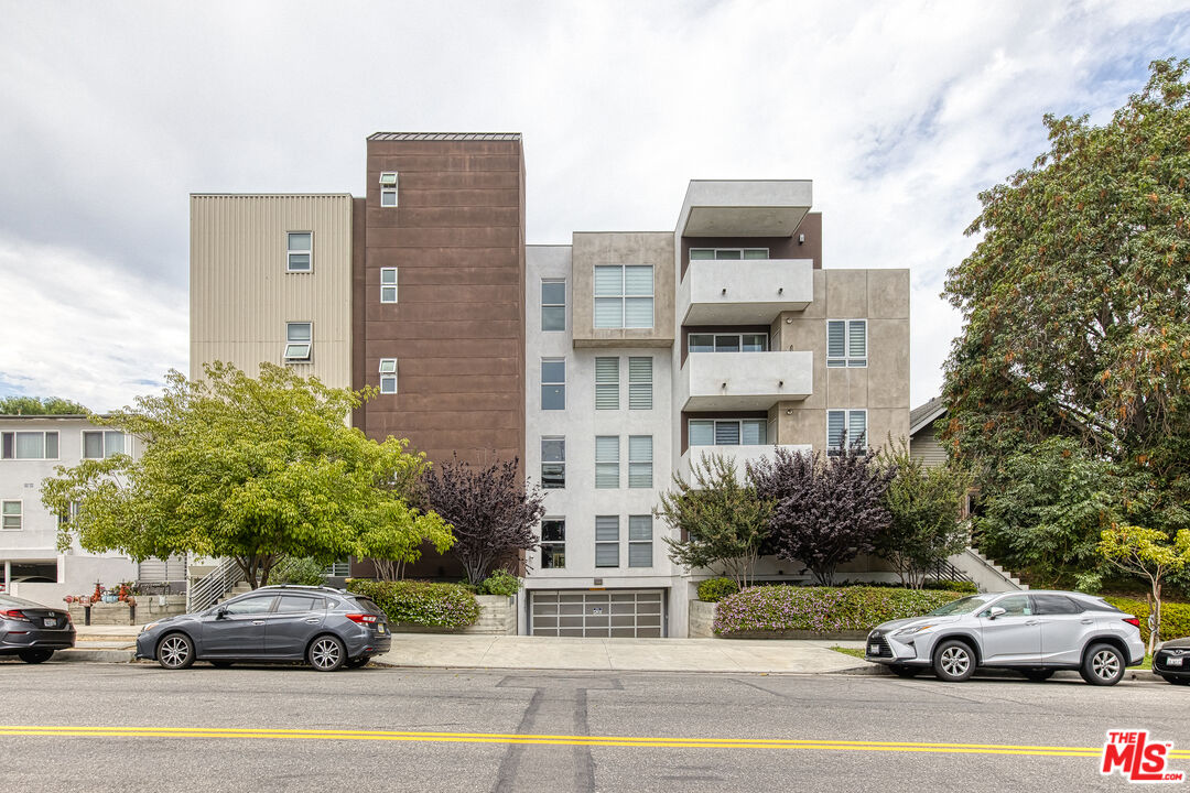 Property photo for 4813 Oakwood Ave, #103, Los Angeles, CA