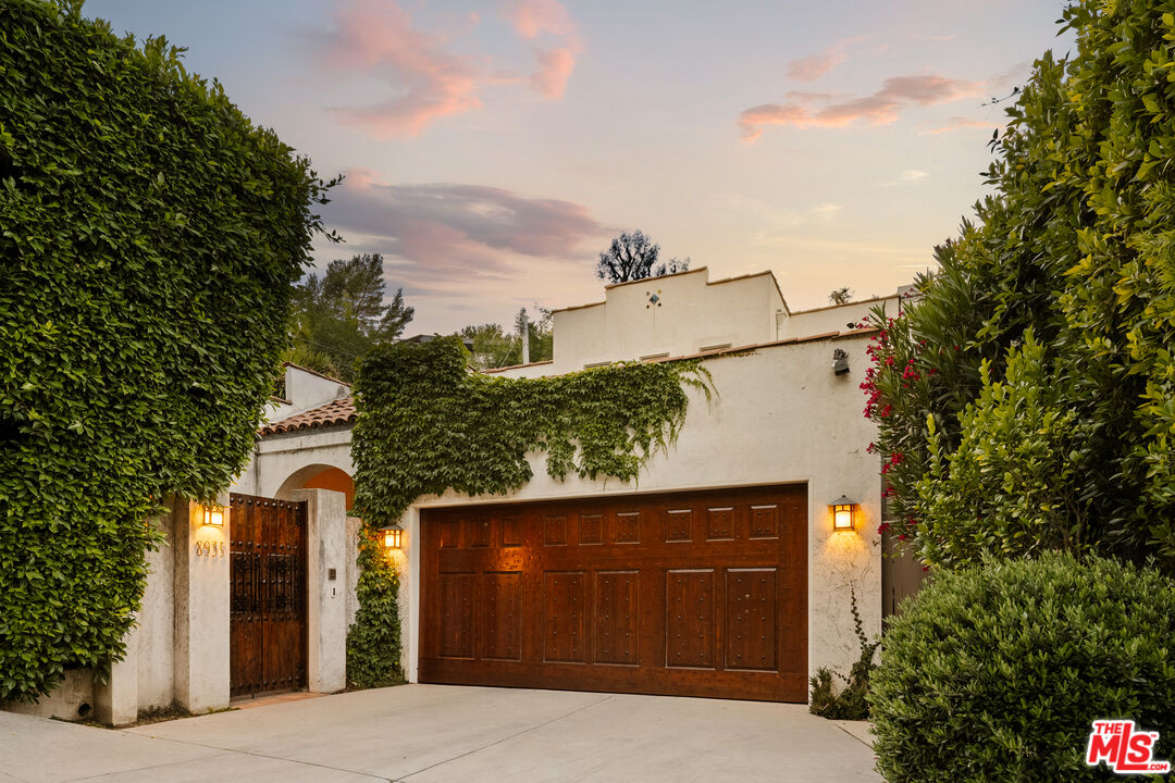 Property photo for 8935 Hollywood Hills Rd, Los Angeles, CA