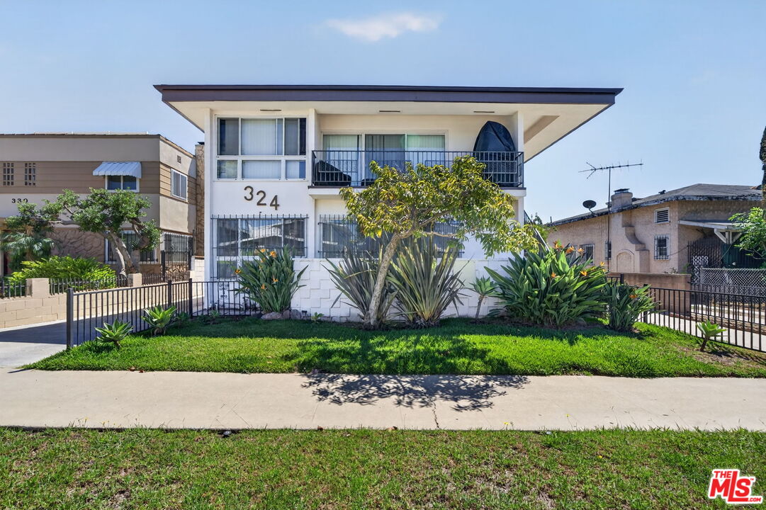 Property photo for 324 E Tamarack Ave, Inglewood, CA