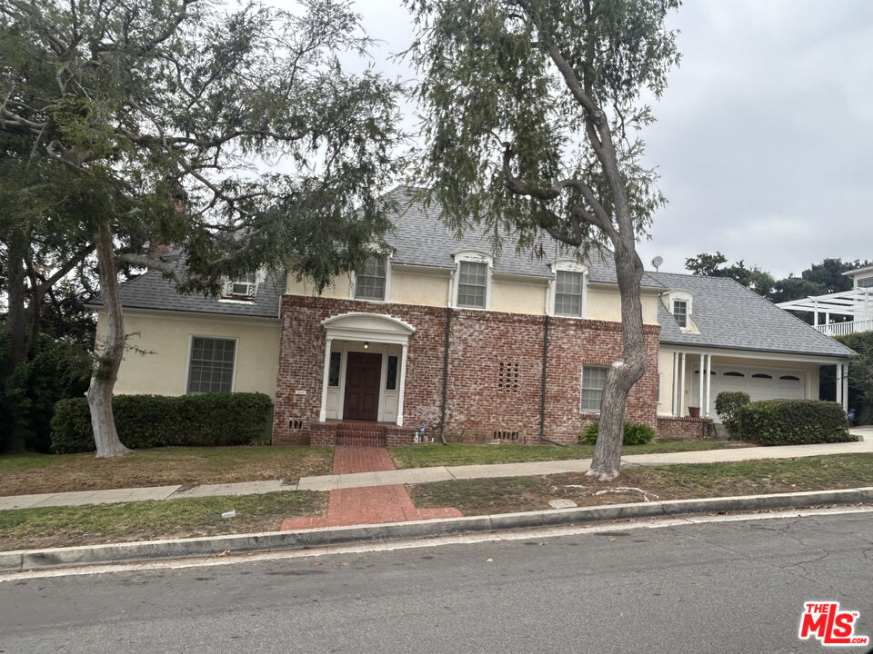 Property photo for 5975 S Citrus Ave, Los Angeles, CA