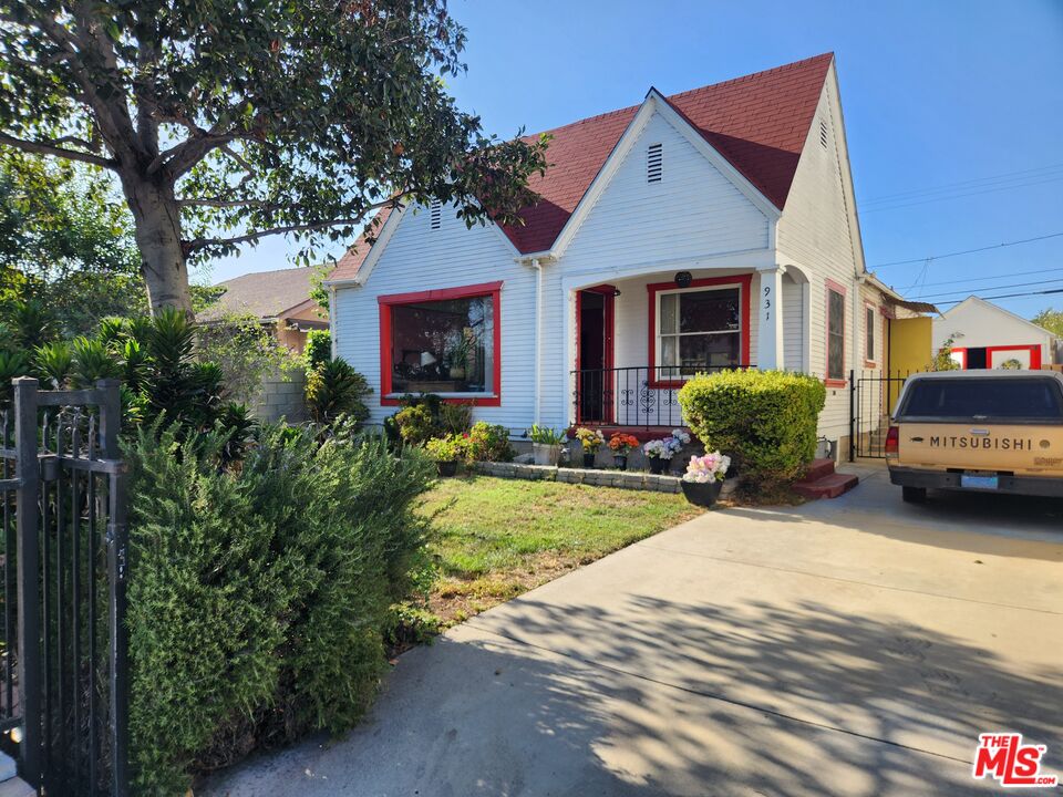Property photo for 931 E Hyde Park Blvd, Inglewood, CA