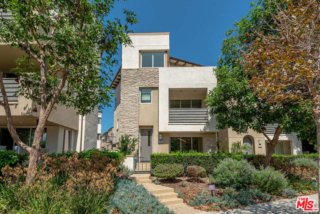 Property photo for 12824 S Seaglass Cir, Los Angeles, CA