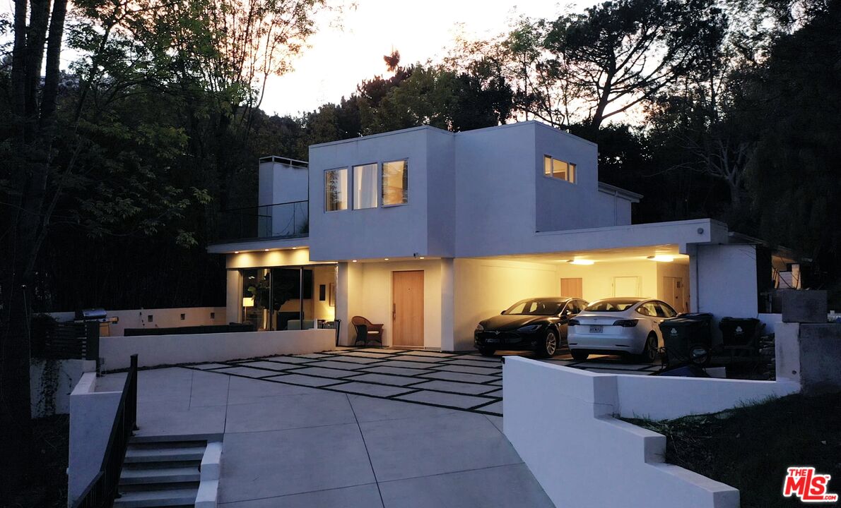 Property photo for 2690 Zorada Dr, Los Angeles, CA