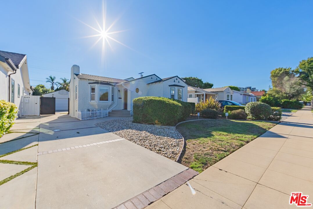 Property photo for 2551 S Bentley Ave, Los Angeles, CA