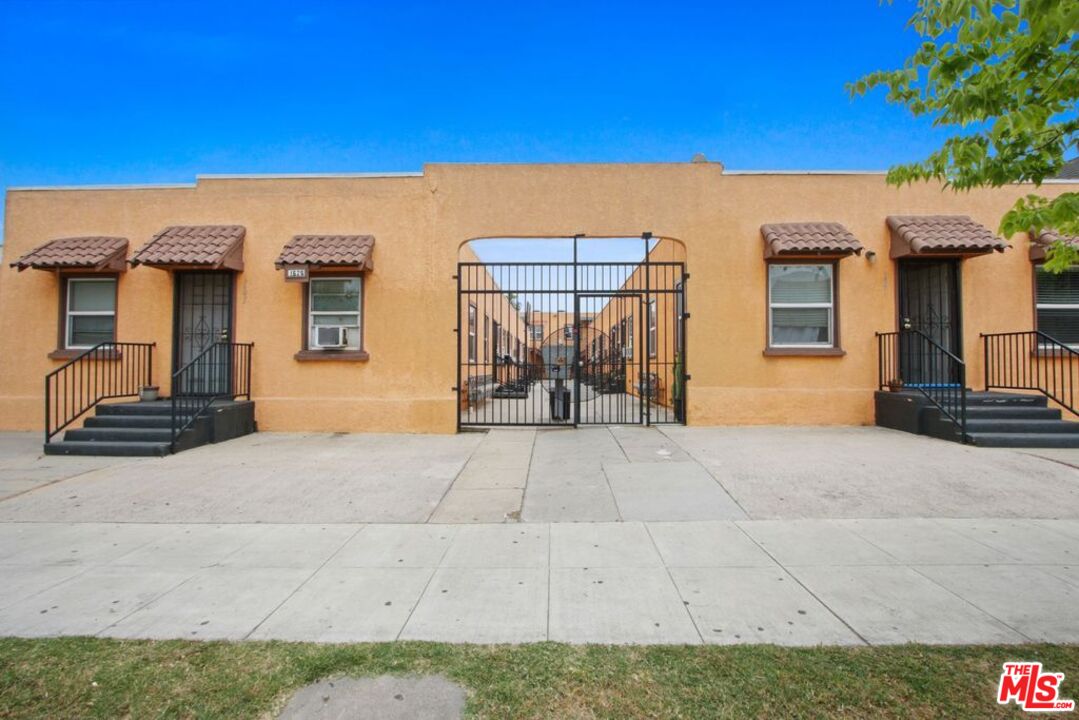 Property photo for 1626 Pacific Ave, Long Beach, CA