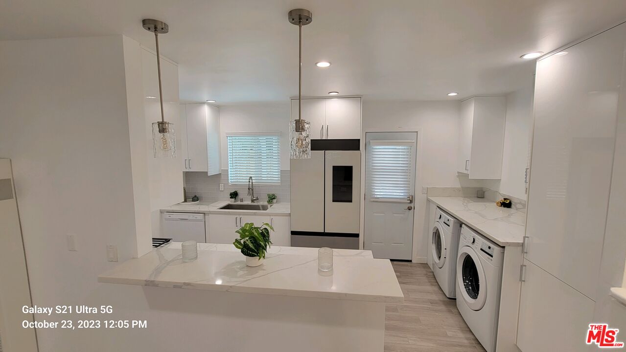 Property photo for 825 Broadway St, #1, Venice, CA