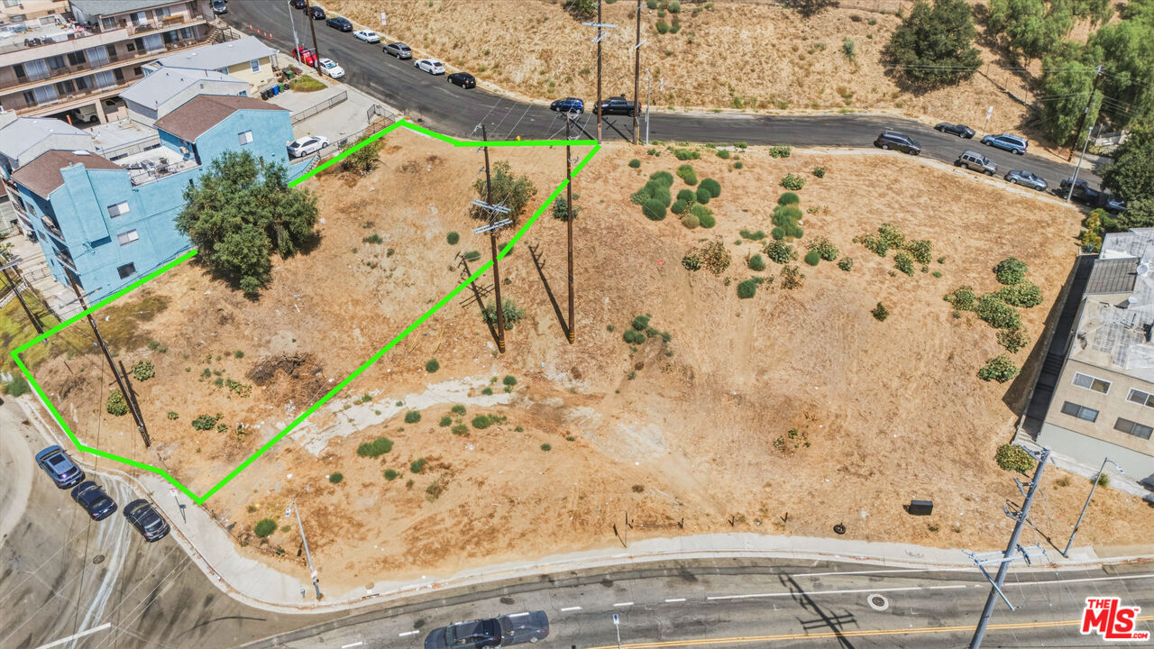 Property photo for 702 Lookout Dr, Los Angeles, CA