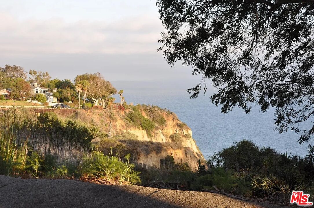 Property photo for 424 Via De La Paz, Los Angeles, CA
