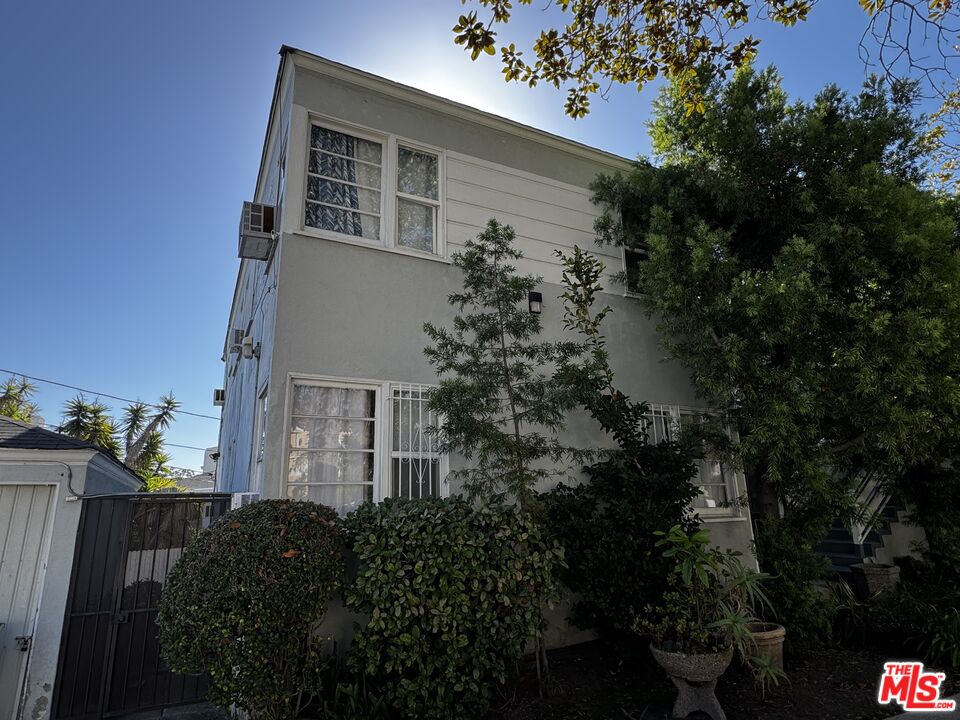 Property photo for 1242 Edris Dr, Los Angeles, CA