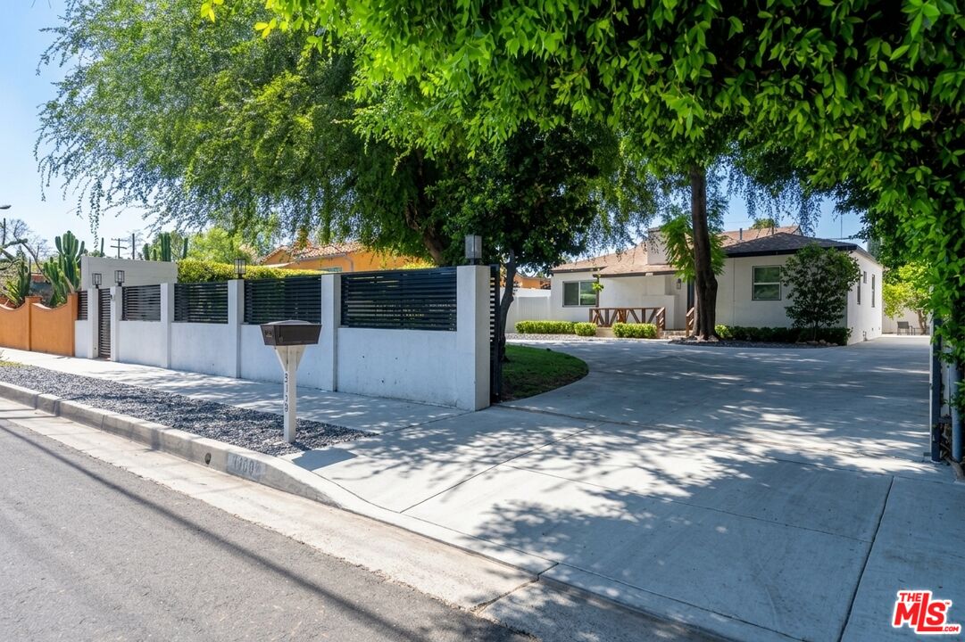Property photo for 5409 Fallbrook Ave, Los Angeles, CA