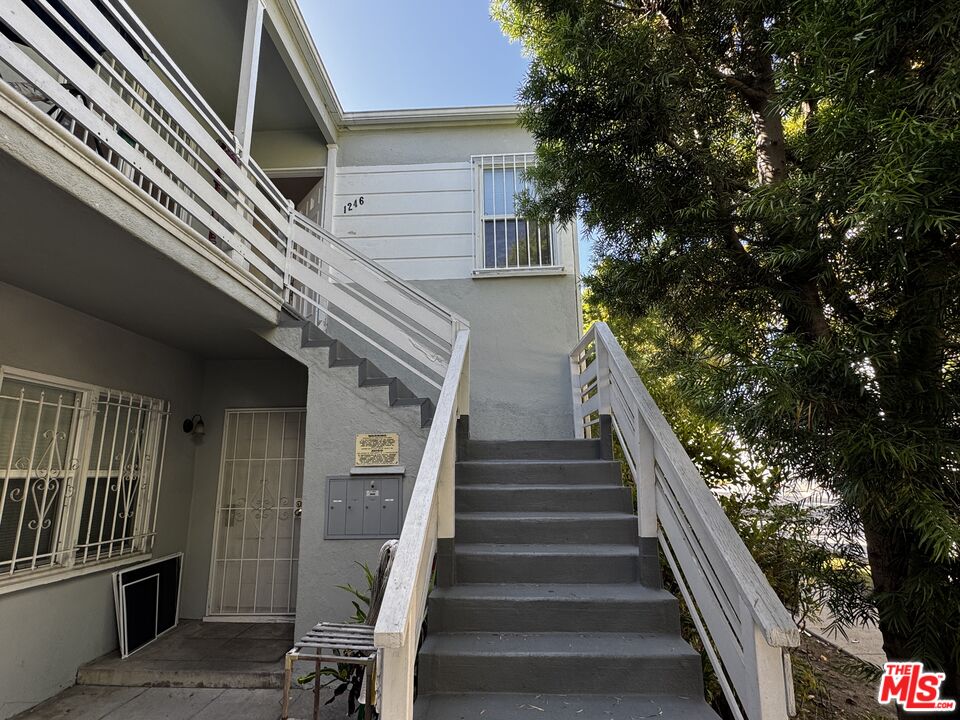 Property photo for 1246 Edris Dr, Los Angeles, CA