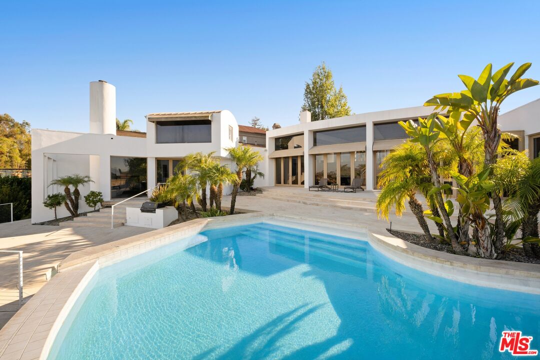 Property photo for 11975 Crest Pl, Beverly Hills, CA