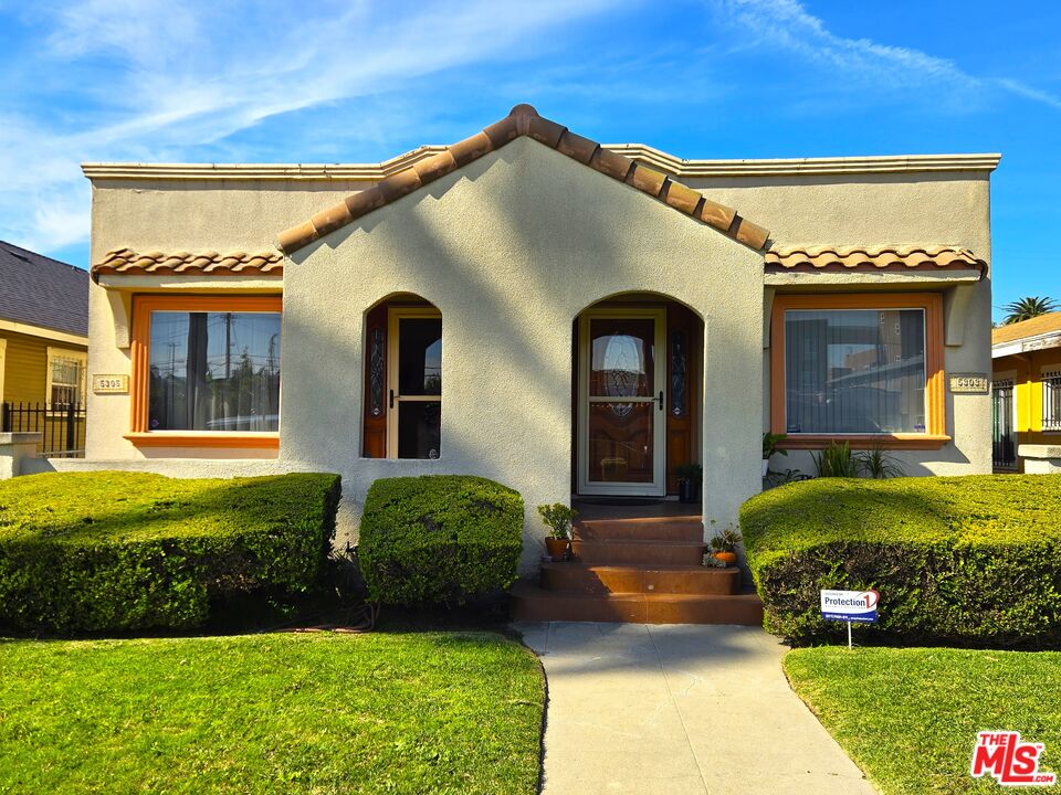 Property photo for 5303 S Manhattan Pl, Los Angeles, CA