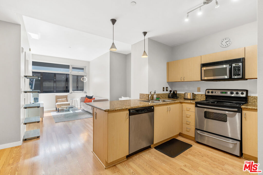 Property photo for 630 W 6th St, #613, Los Angeles, CA