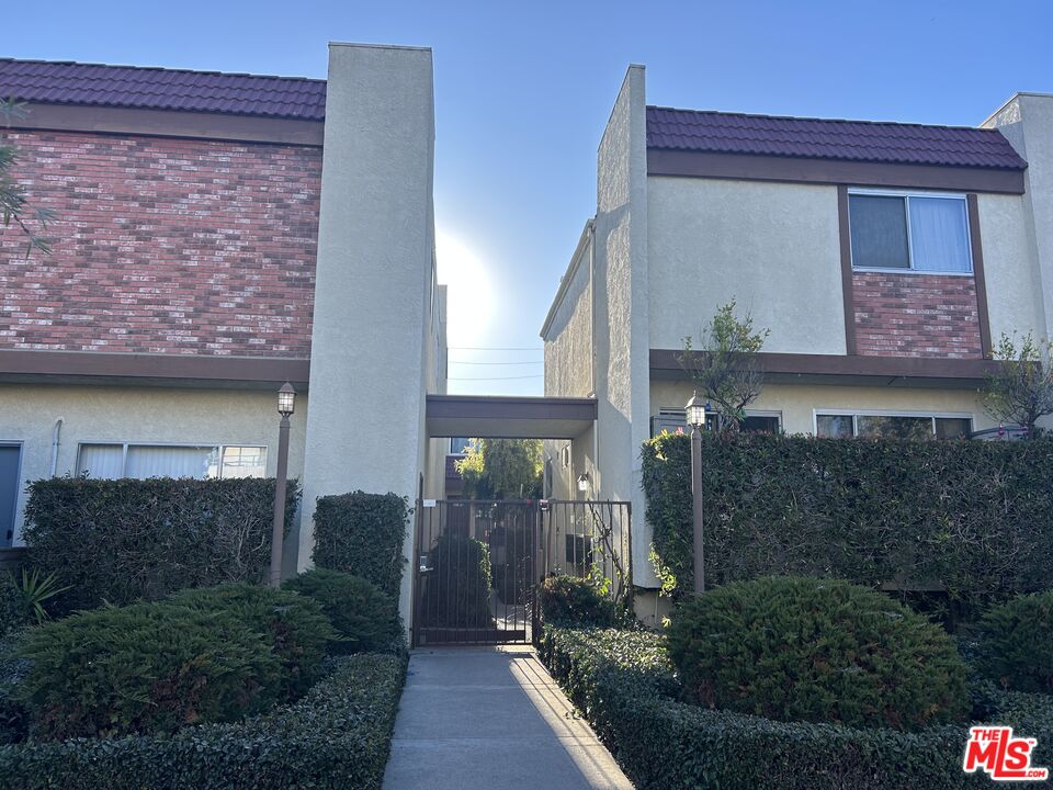 Property photo for 2452 Chelsea Pl, #E, Santa Monica, CA