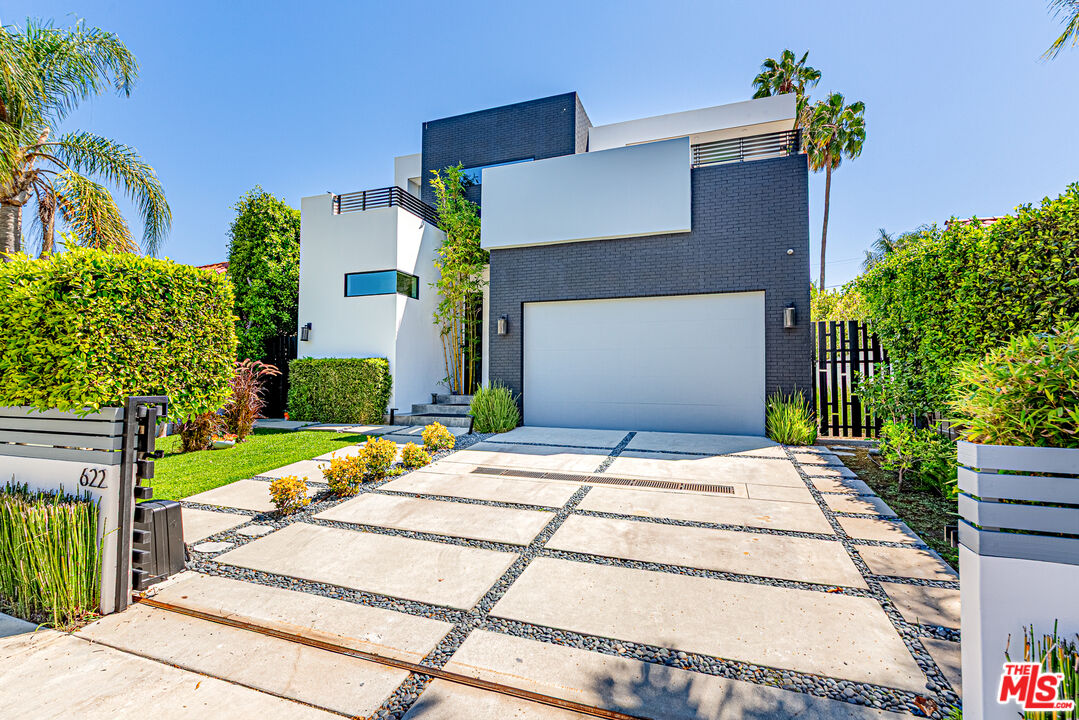 Property photo for 622 S Sycamore Ave, Los Angeles, CA