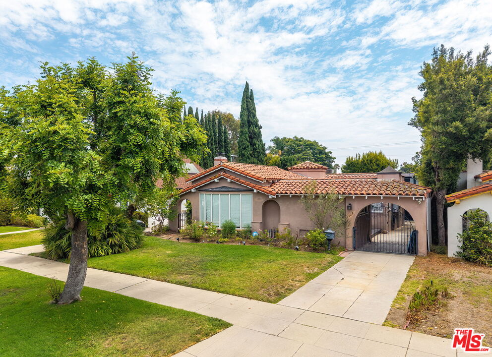 Property photo for 1828 S Wooster St, Los Angeles, CA