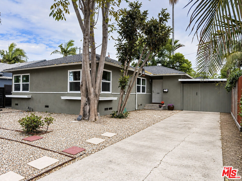 Property photo for 800 Appleby St, Venice, CA
