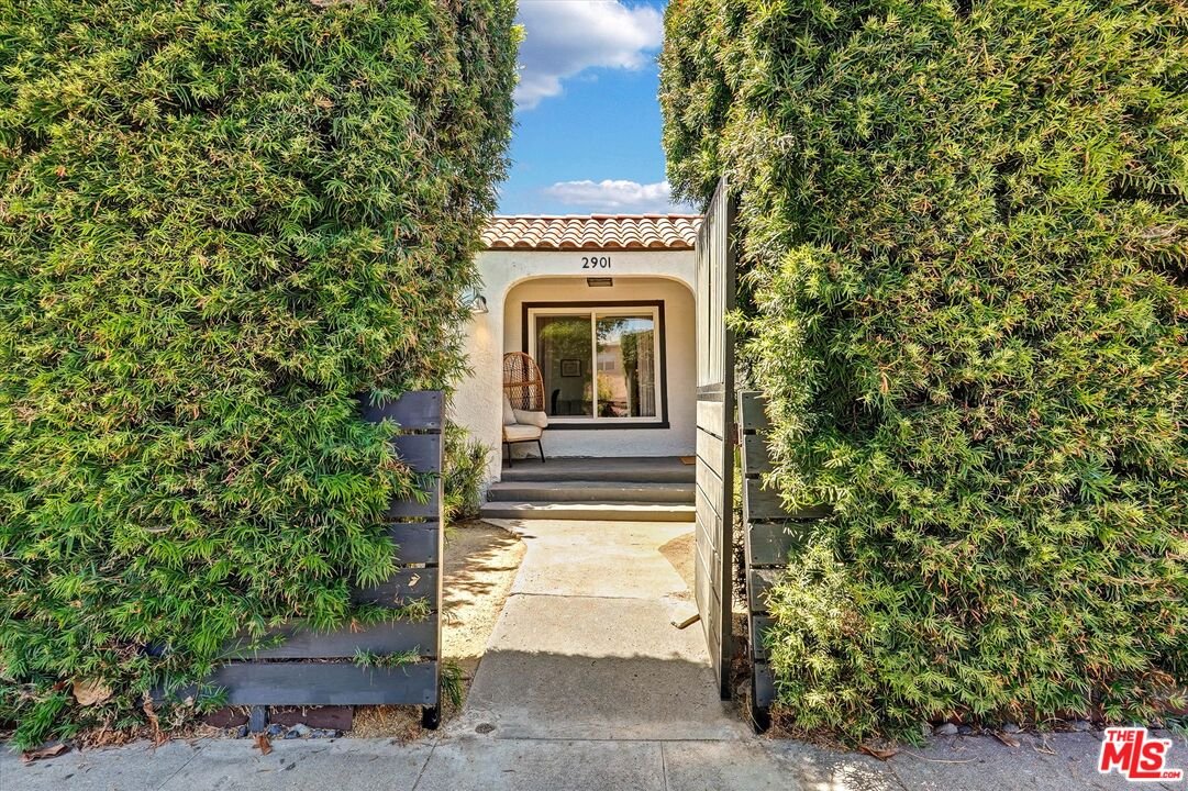 Property photo for 2901 S Redondo Blvd, Los Angeles, CA