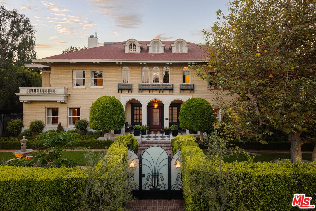 Property photo for 601 S Windsor Blvd, Los Angeles, CA