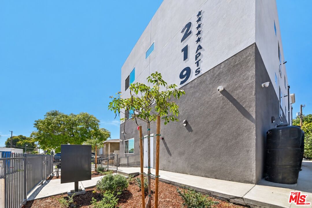 Property photo for 219 E 87th St, Los Angeles, CA